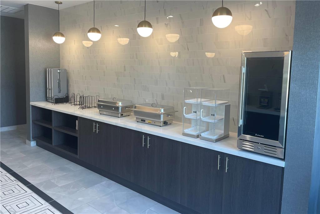 La Quinta Inn & Suites by Wyndham Olive Branch - photo 6