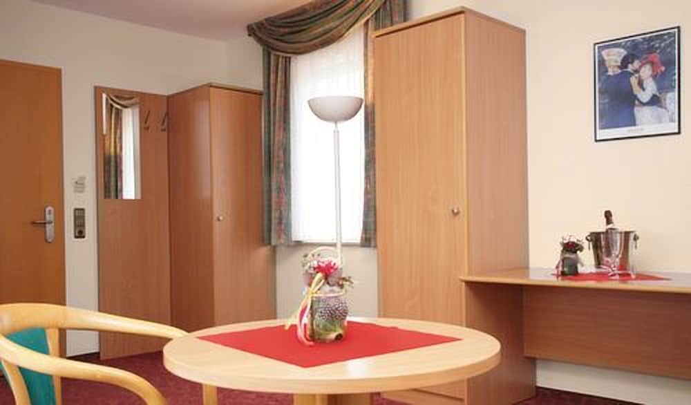Hotel & Restaurant zur Linde — Leuna — photo 3