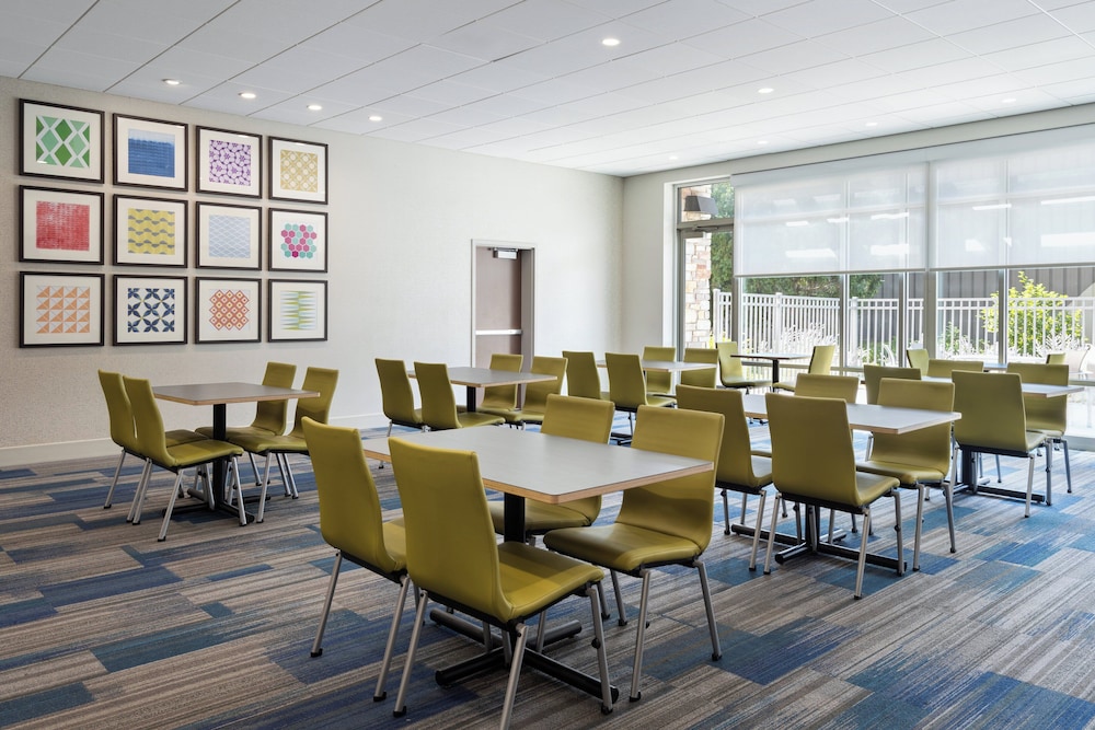 Holiday Inn Express & Suites Madison West Middleton - photo 59