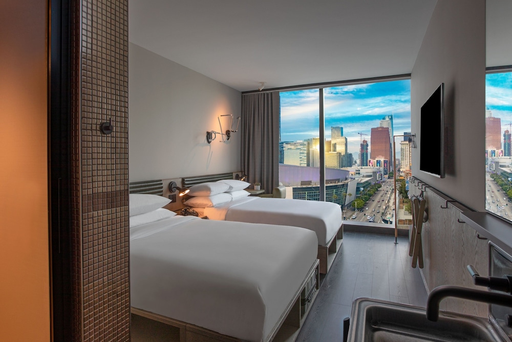 Moxy Downtown Los Angeles - photo 6