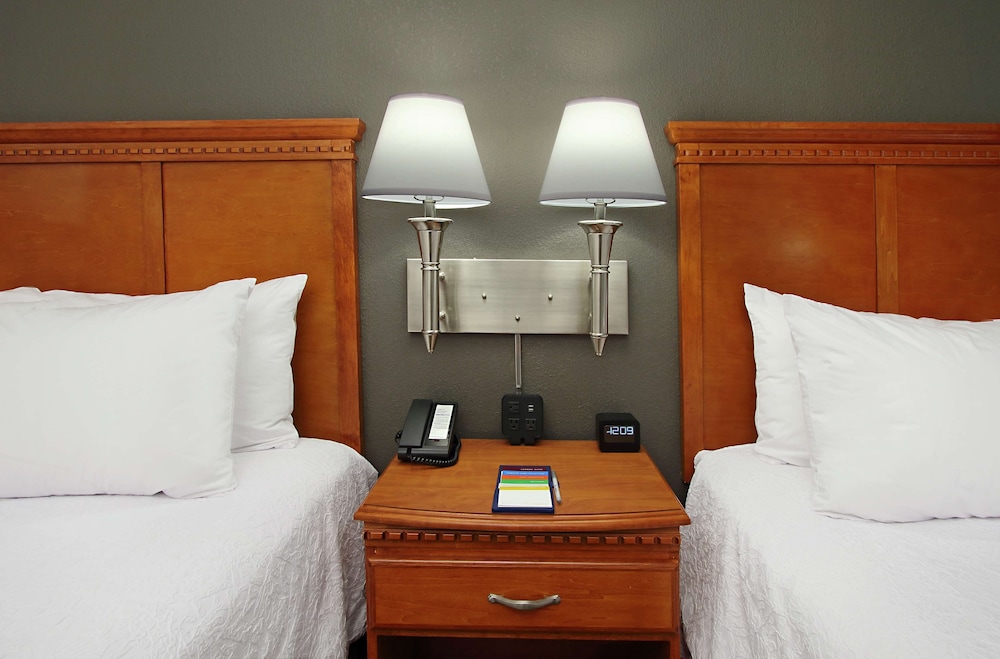 Hampton Inn Ashtabula - photo 15