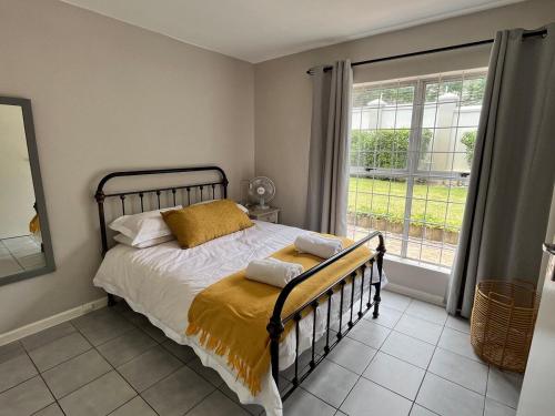Hout Bay Haven close to beach and shops