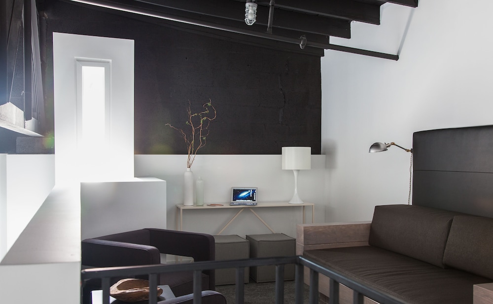 The 404 Hotel - photo 11