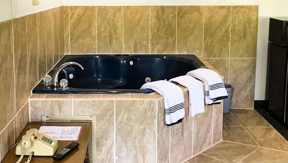 Relax Inn Altoona - photo 66