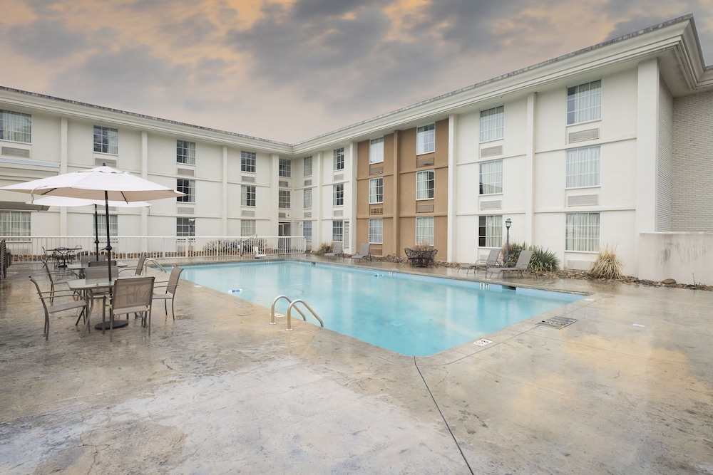 Red Roof Inn Knoxville Central Papermill Road - photo 20