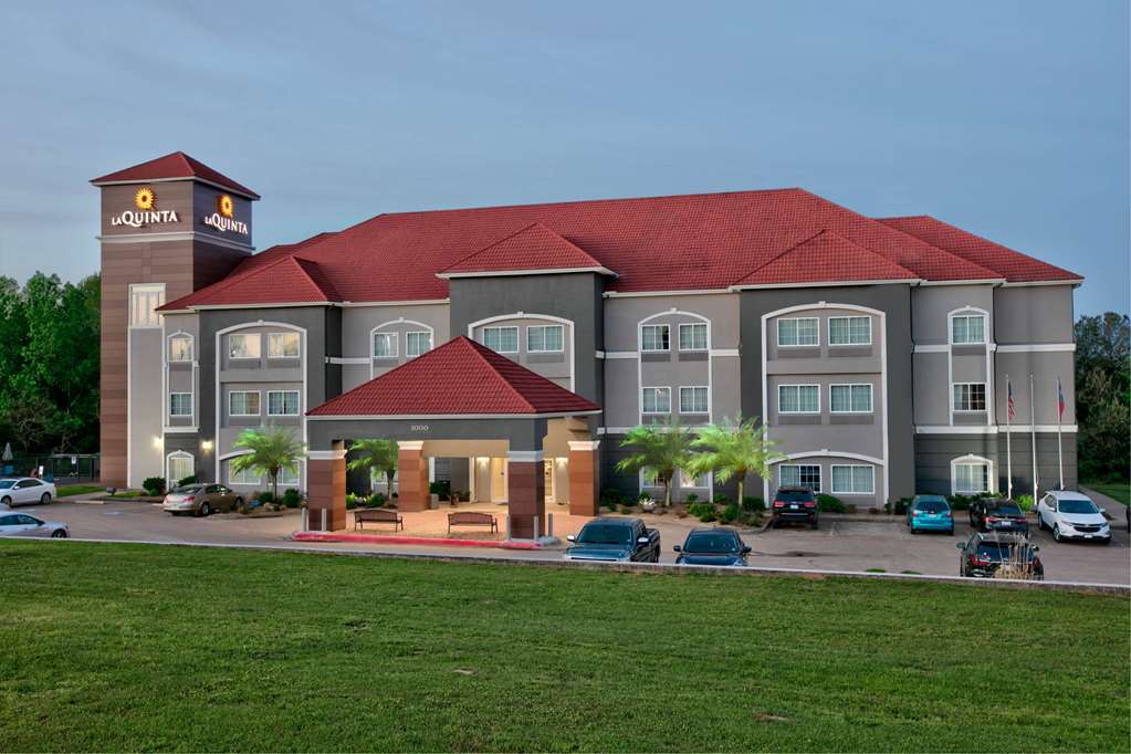 La Quinta Inn & Suites by Wyndham Palestine - photo 4