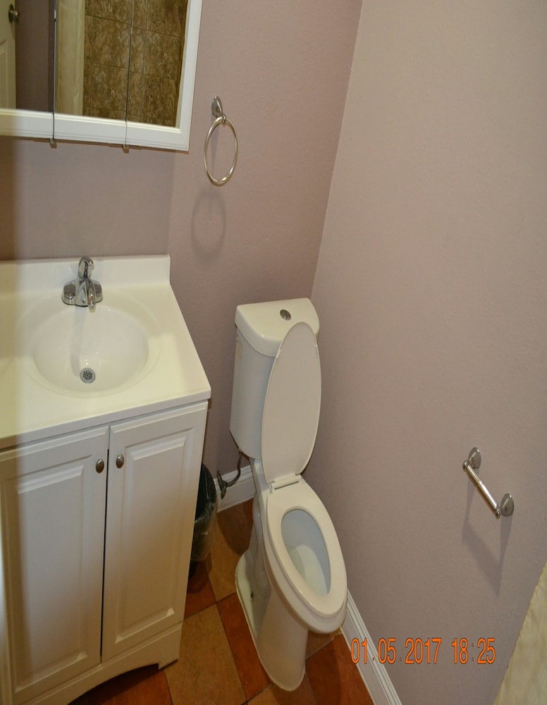 Monterey Inn Hotel - photo 38