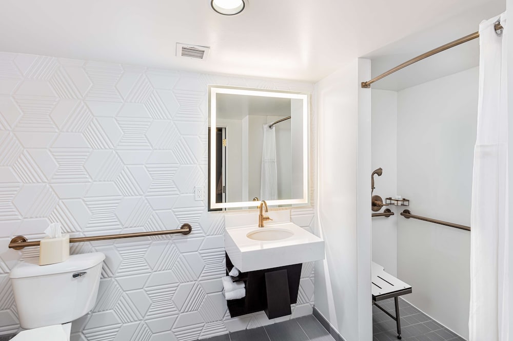 Hilton Garden Inn Los Angeles Hollywood - photo 12