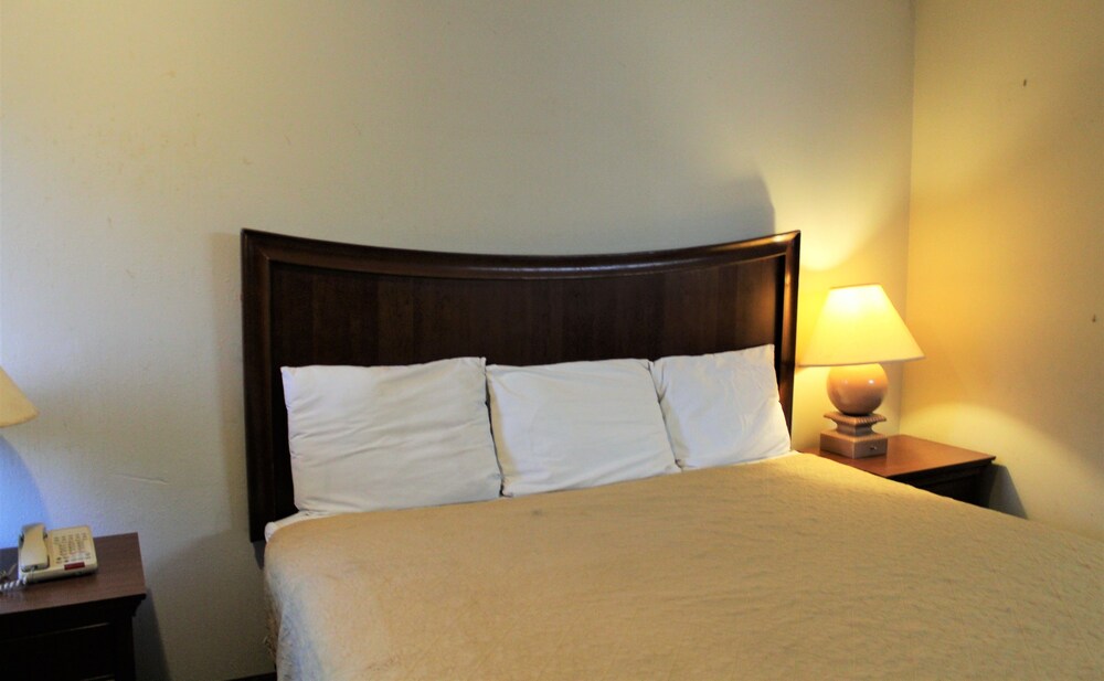 Airport Inn Chattanooga - photo 13