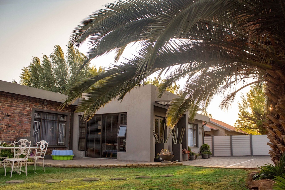 @Melsetter's Guest Room — 4-Star Luxury Hotel in Langenhoven, South Africa