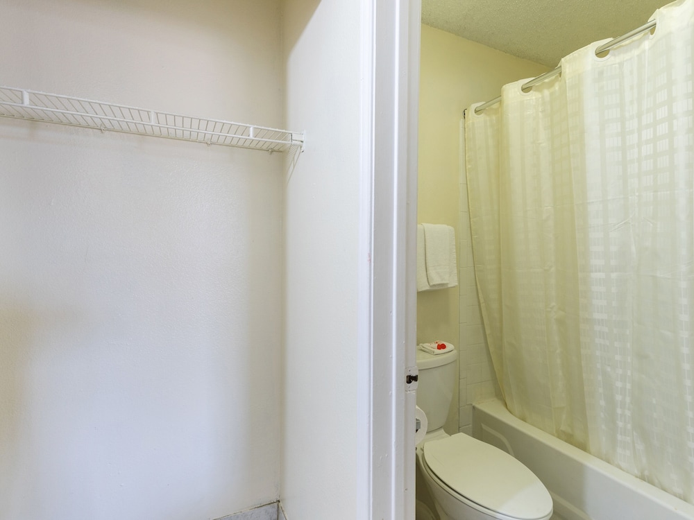 OYO Hotel San Antonio Lackland near Seaworld - photo 22