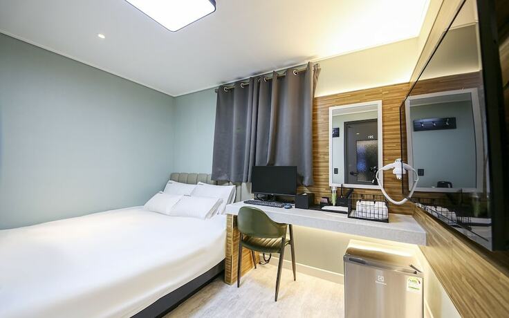 Four Seasons Motel Jinju in Chinju, South Korea