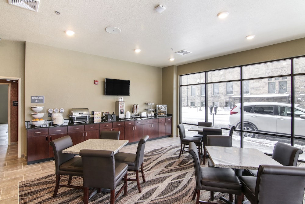 Cobblestone Inn & Suites at UW Stout Downtown Menomonie - photo 34