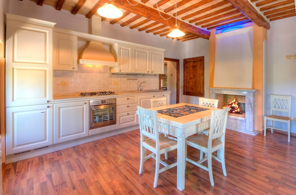 Raffaello Residence — 4-Star Luxury Hotel in Sassoferrato, Italy