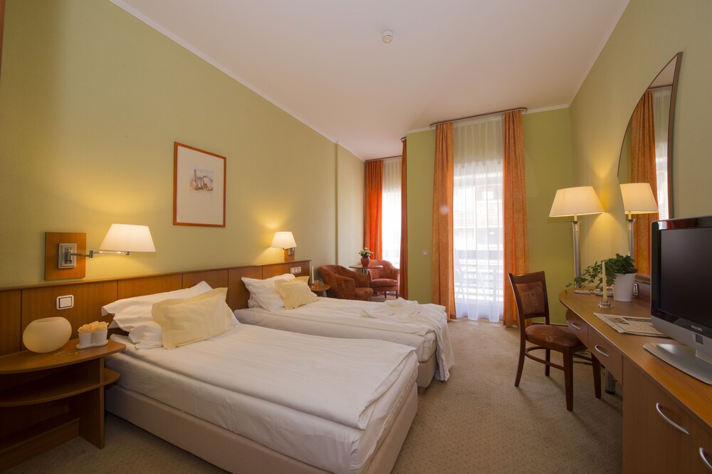 Hotel Aquarell — 4-Star Luxury Hotel in Cegled, Hungary