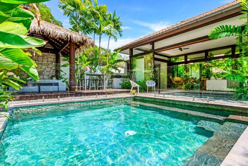 Pura Indah A Slice of Bali in a Private Villa — 4-Star Luxury Hotel in Palm Cove, Australia