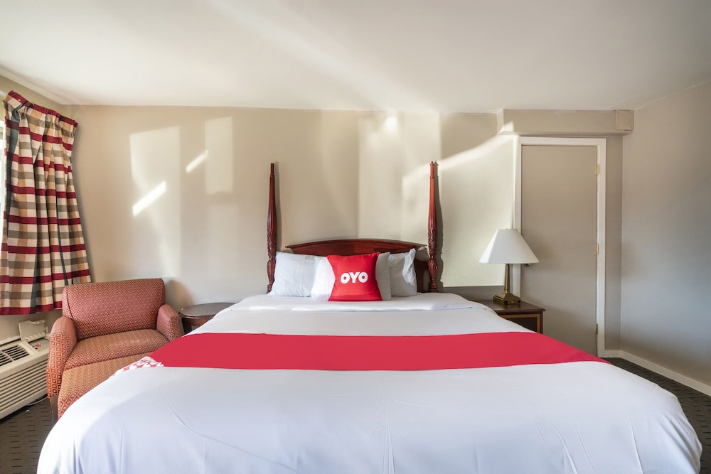 OYO Hotel Malden MA Broadway - photo 7