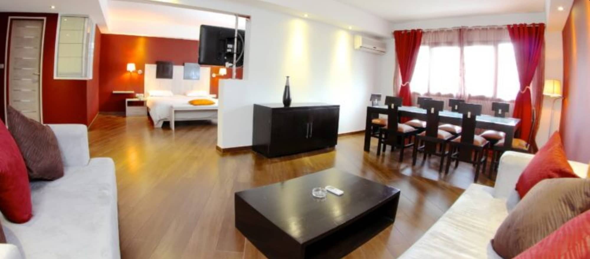 Cafe de Rome Business Hotel