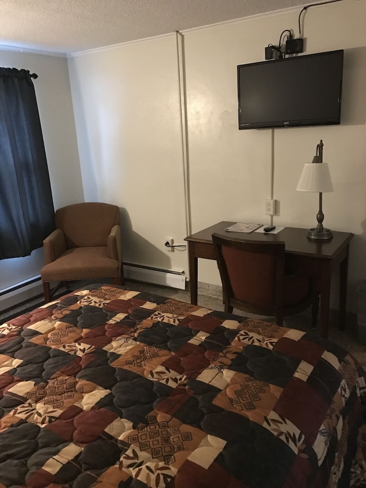 The Evergreen Motel - photo 21