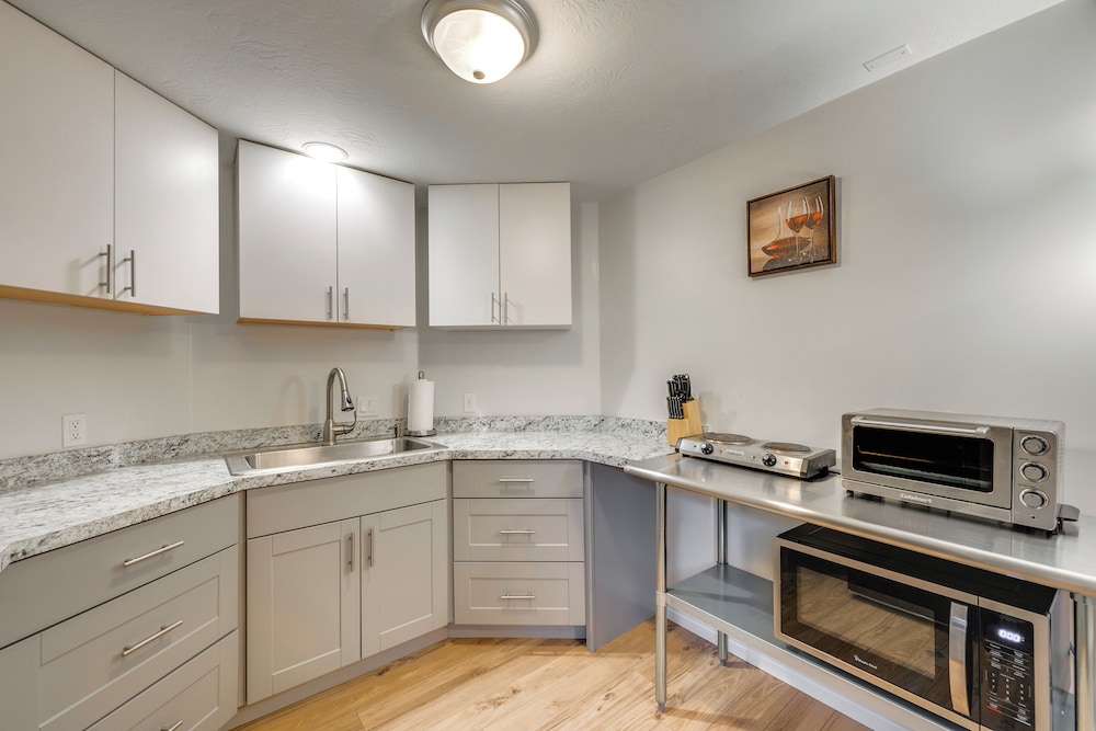 Updated Home with Mtn Views 8 Mi to Snowbird Resort - photo 8