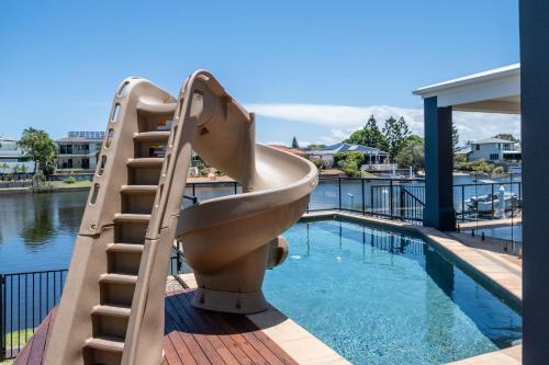 Parrearra Paradise On The Water With Water Slide — 4-Star Luxury Hotel in Parrearra, Australia