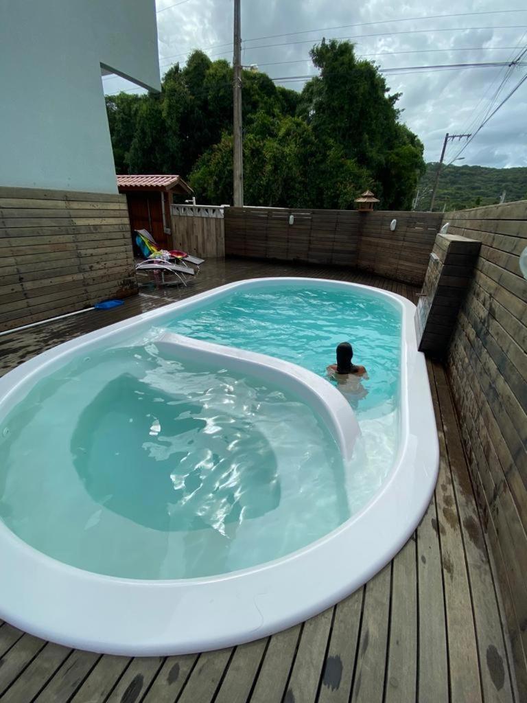 Siri Mariscal Bombinhas C Piscina