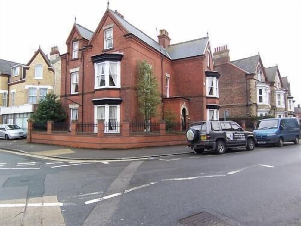 The Hollies — hotel in Bridlington