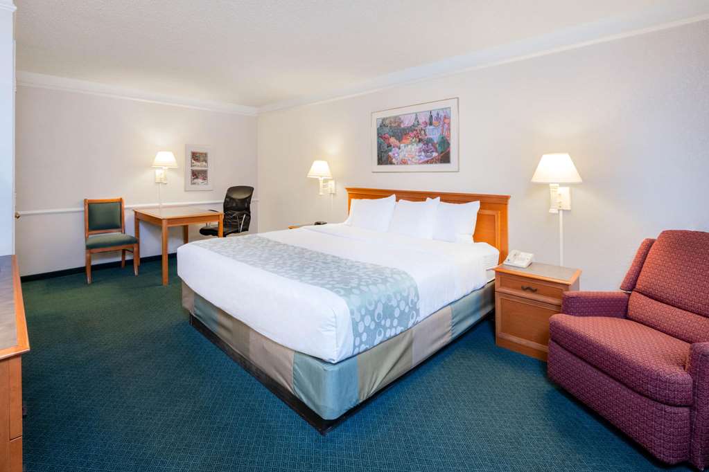 La Quinta Inn by Wyndham Farmington - photo 10