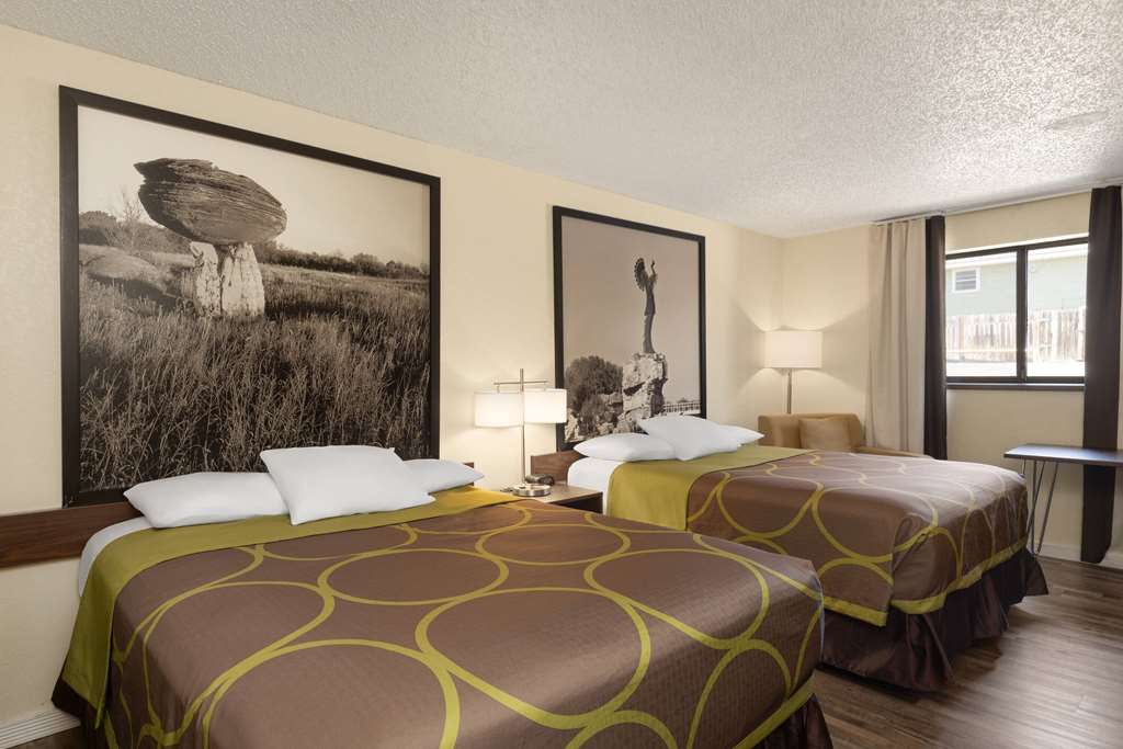 Super 8 by Wyndham Dodge City - photo 21