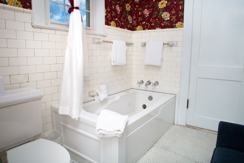 Burke Manor Inn & Pavilion - photo 29