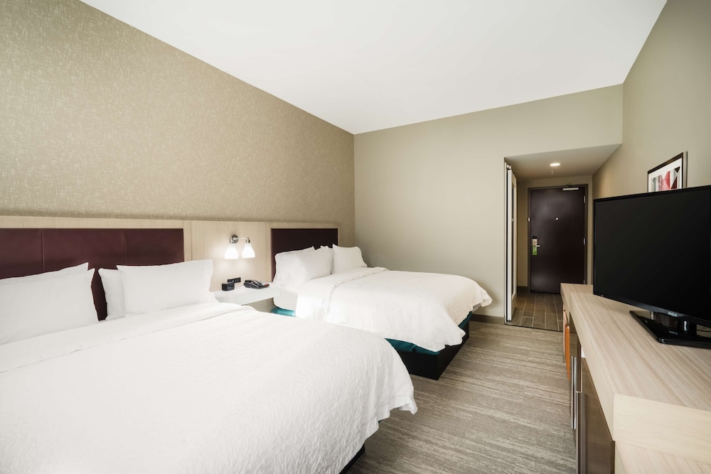 Hampton Inn Newport - photo 16