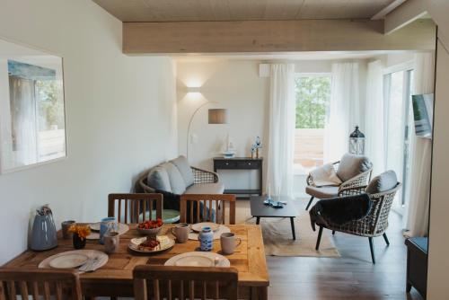 Neu Rugen Resrt Sagard Grozugige Gemutliche Doppelhaushalfte Greta Mit Terrasse — Sagard