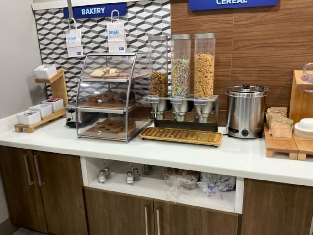 Holiday Inn Express Wichita North Park City by IHG - photo 19