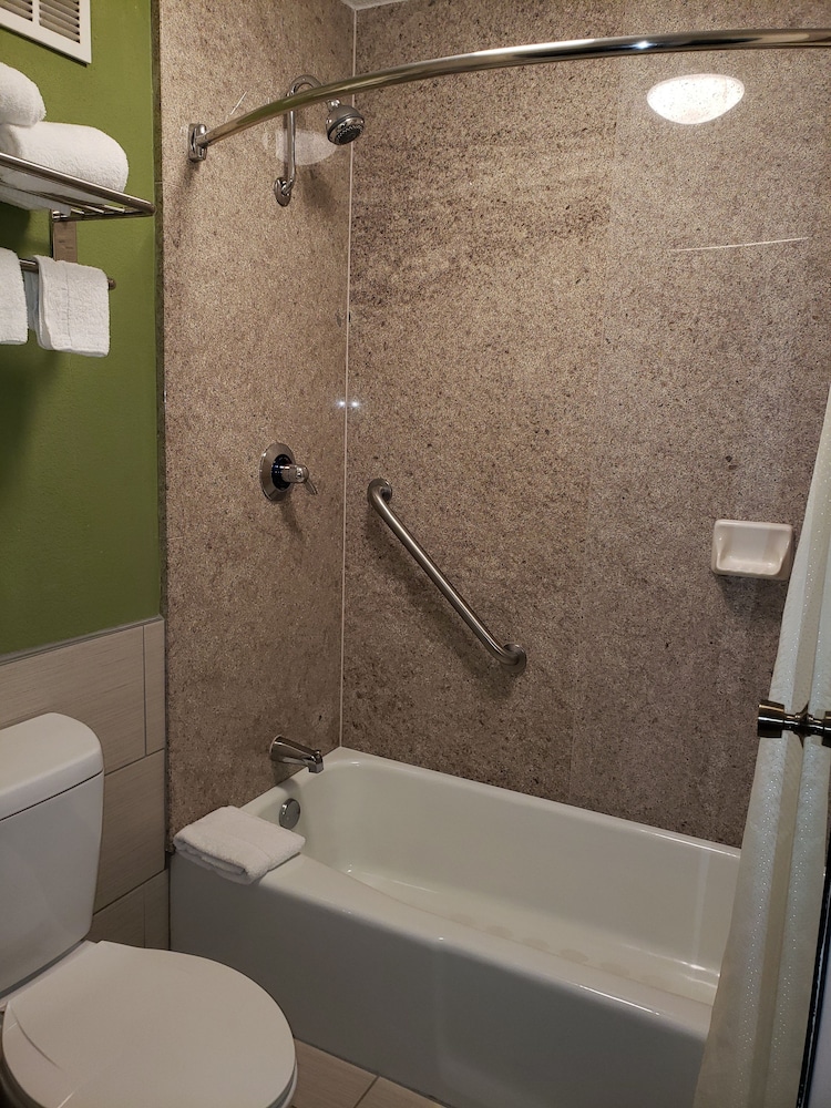 Econo Lodge Elizabeth City - photo 23