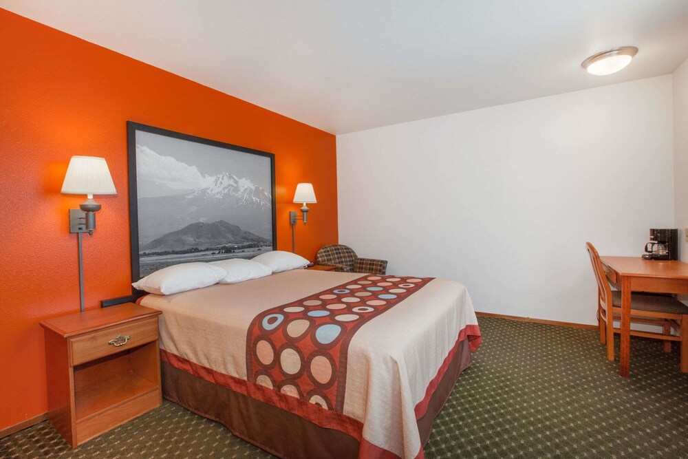 Super 8 by Wyndham Cloverdale Wine Country - photo 5