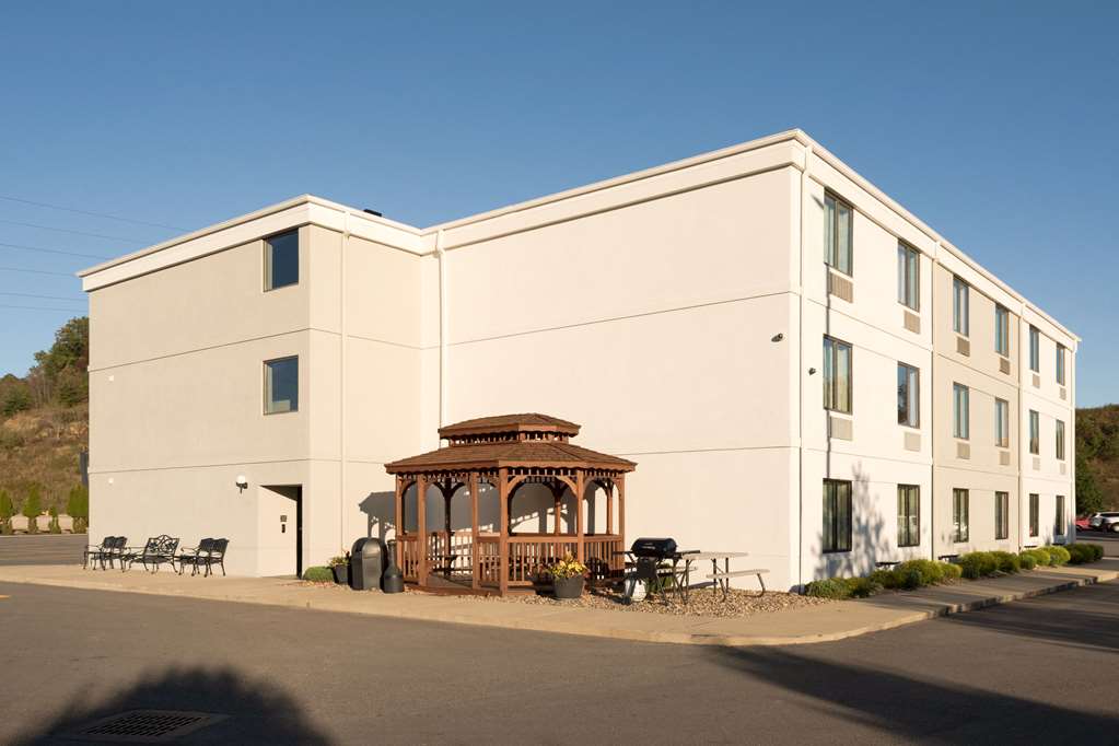 Sleep Inn & Suites Cross Lanes South Charleston - photo 40