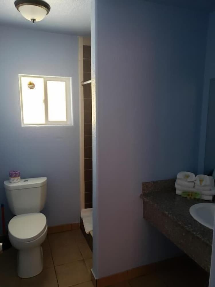 Aqua Breeze Inn - photo 85