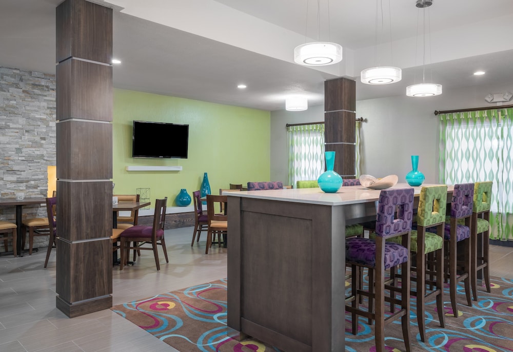 Holiday Inn Express & Suites Ames by IHG - photo 18