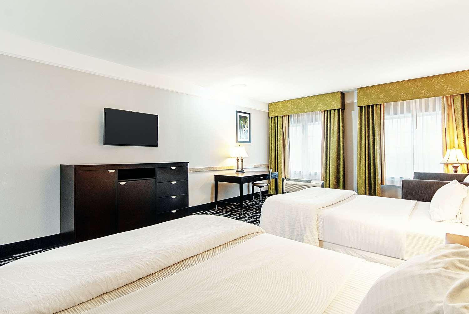 La Quinta Inn & Suites by Wyndham Alamo McAllen East - photo 9