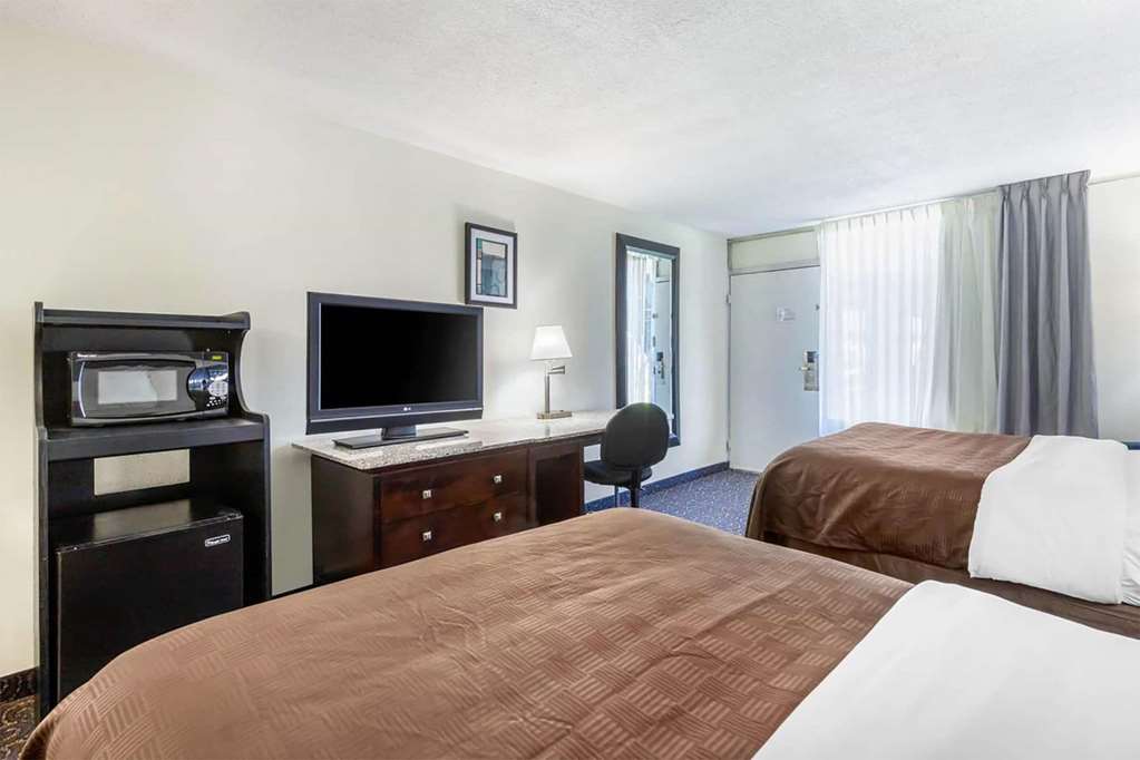 Days Inn and Suites by Wyndham Oxford - photo 11