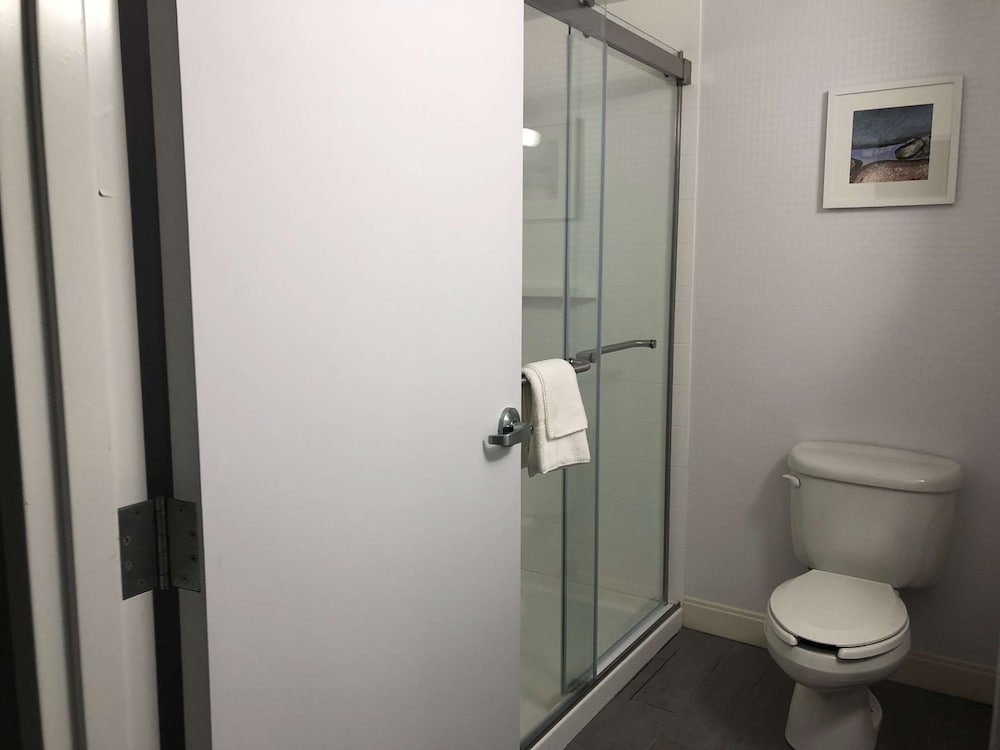 Hampton Inn Youngstown North - photo 27