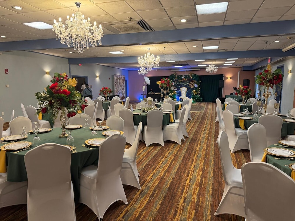 Albany Airport Inn - photo 27