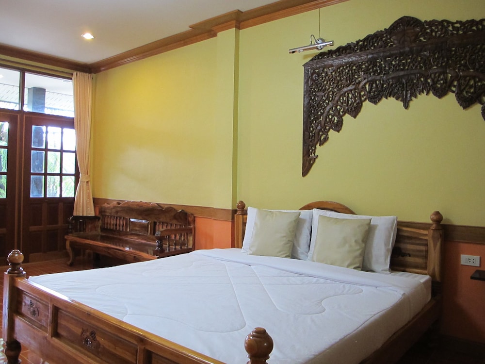 Phuendernthang Resort — hotel in Chaiya