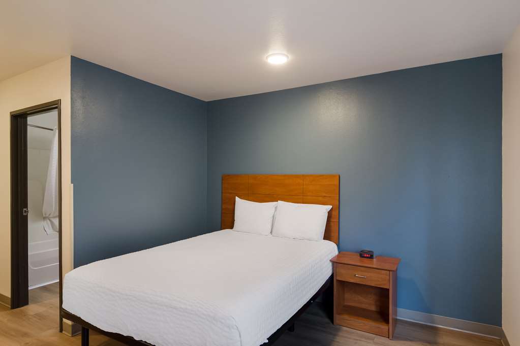 WoodSpring Suites Jacksonville East 295 Cruise Port - photo 4