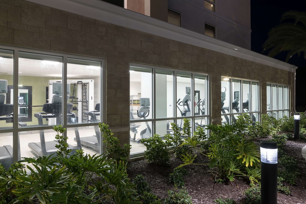 Hampton Inn & Suites Cape Canaveral Cruise Port - photo 39