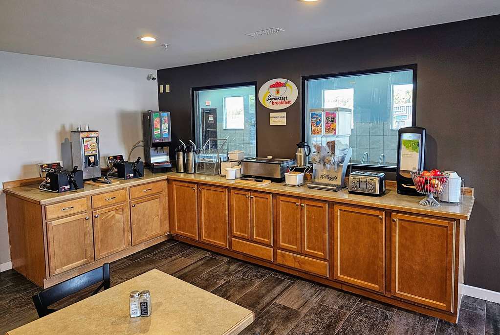 Super 8 by Wyndham Cloverdale - photo 17