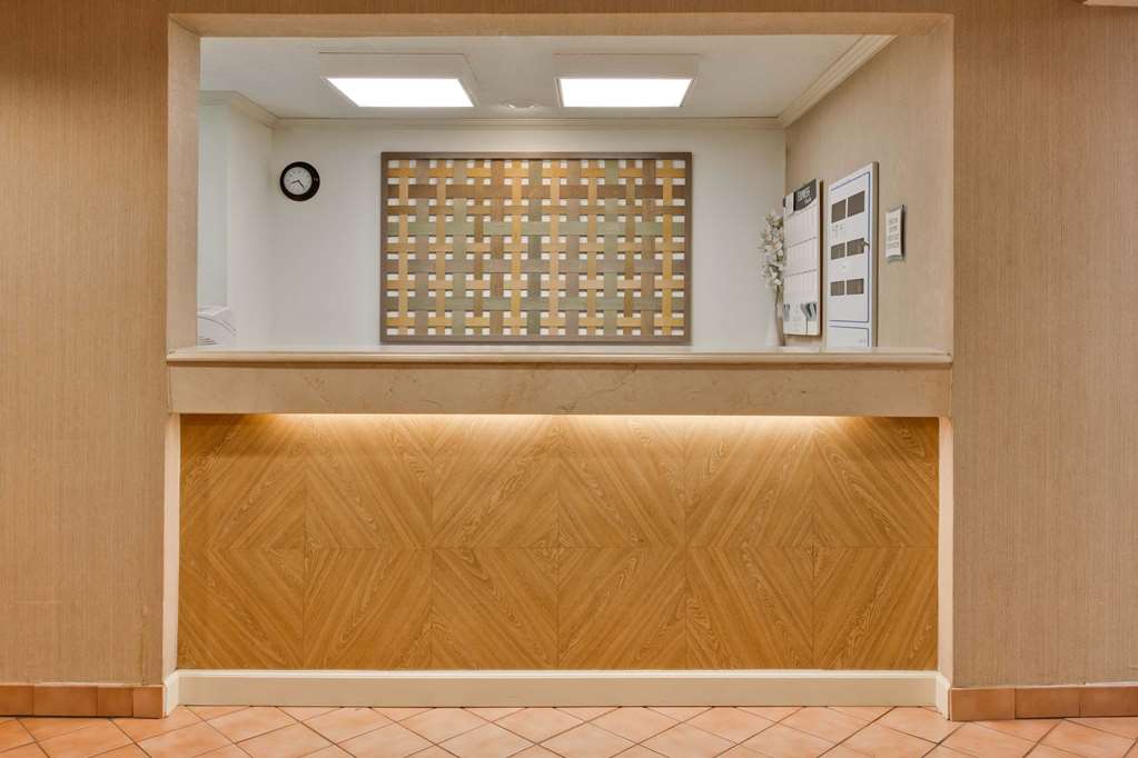 La Quinta Inn & Suites by Wyndham Lakeland East - photo 4