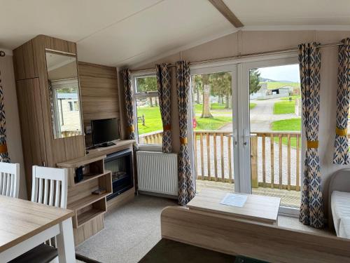 The Trout Van Beautiful luxury static caravan pet-friendly hotel Charlestown Of Aberlour
