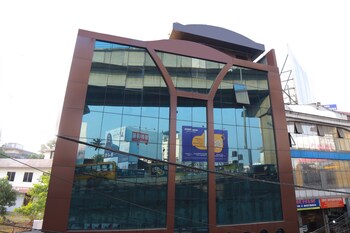 Oyo 7771 Ern Station