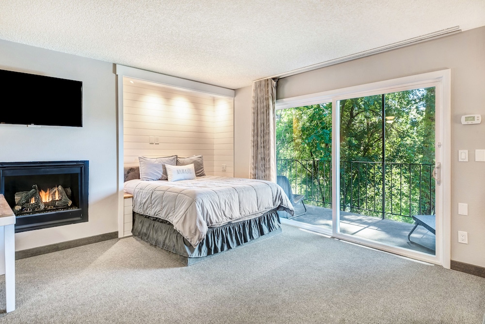 Bend Riverside Inn & Suites - photo 63